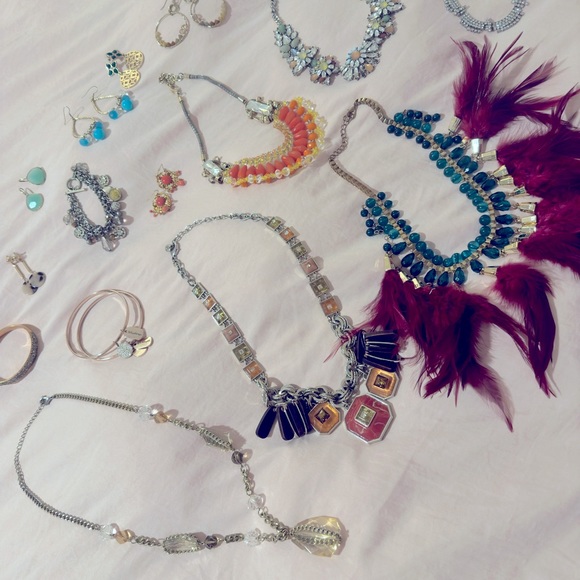 Array of Women’s Costume Jewelry (All for 1 price) - Picture 2 of 6